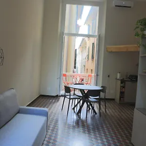 Renovated With Balcony In San Lorenzo - With Elevator Appartamento